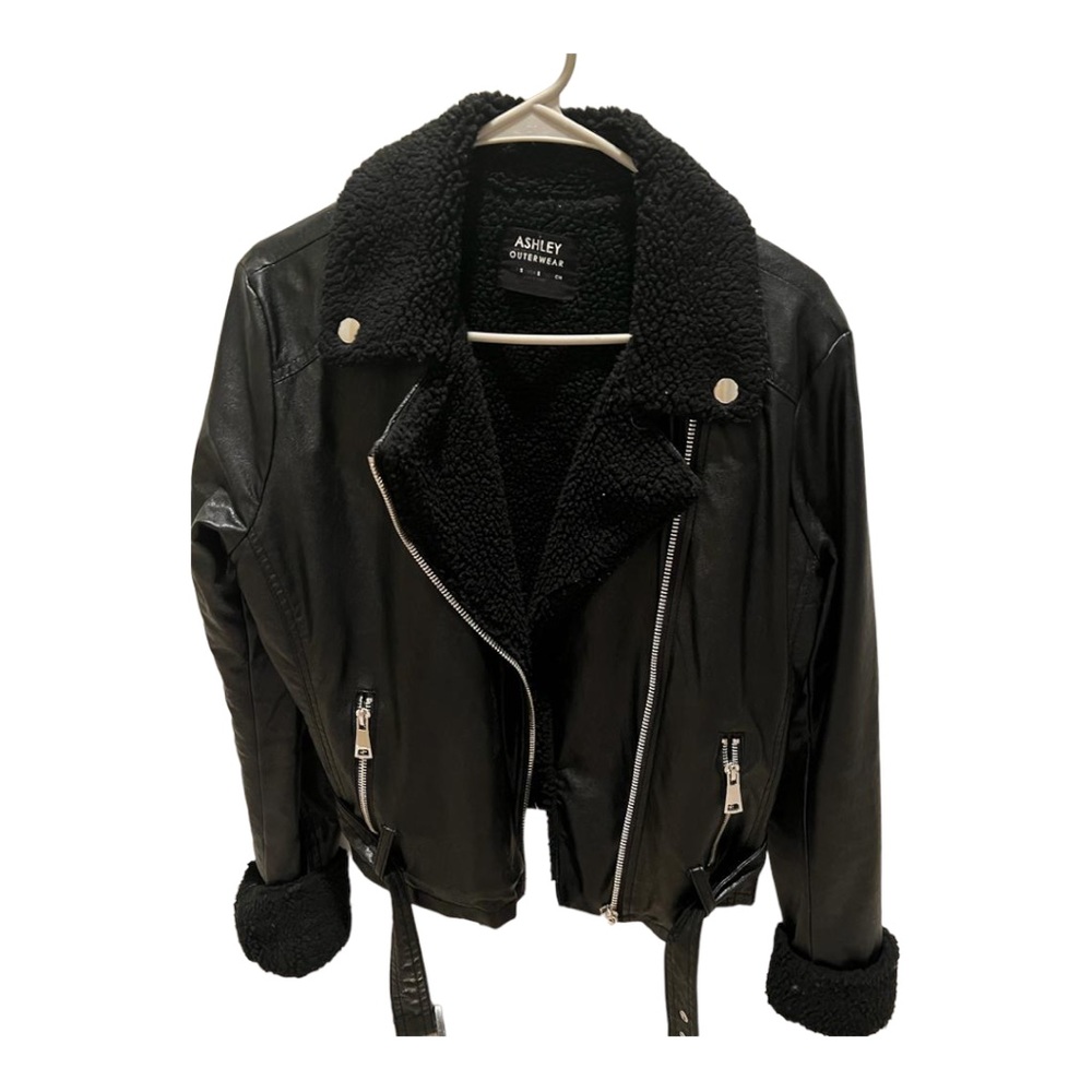 Women’s Faux Leather Black Motorcycle Jacket Size  Small in Excellent Used Con
